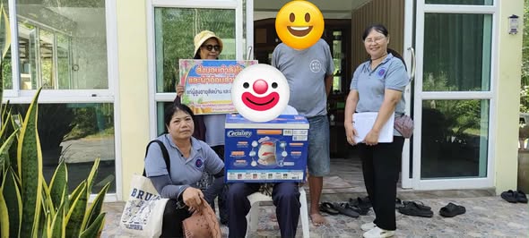 กองทุนหลักประกันสุขภาพ อบต.นาท่ามใต้ ร่วมกับ รพ.สต ตำบลนาท่ามใต้และบ้านนาท่าม ส่งมอบผ้าอ้อมสำเร็จรูป สำหรับผู้สูงอายุติดเตียงและบุคคลที่มีภาวะพึ่งพิง