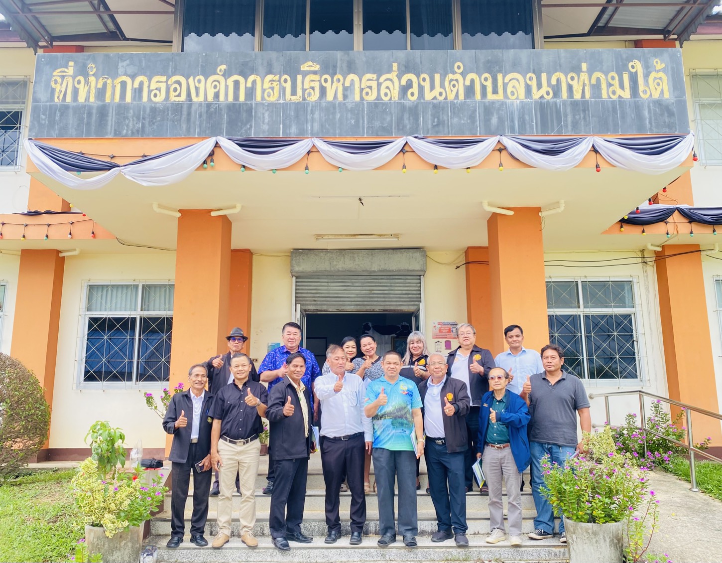 คณะธรรมาธิการจังหวัดตรัง  ลงมาติดตามโครงการการติดตั้งไฟฟ้า